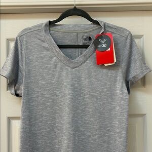 The North Face FlashDry Heather Gray V-Neck Short Sleeved Shirt Size Large
